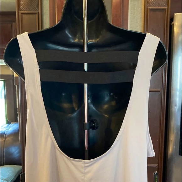 NWT Women’s Nike Training Tank Top - Picture 7 of 12